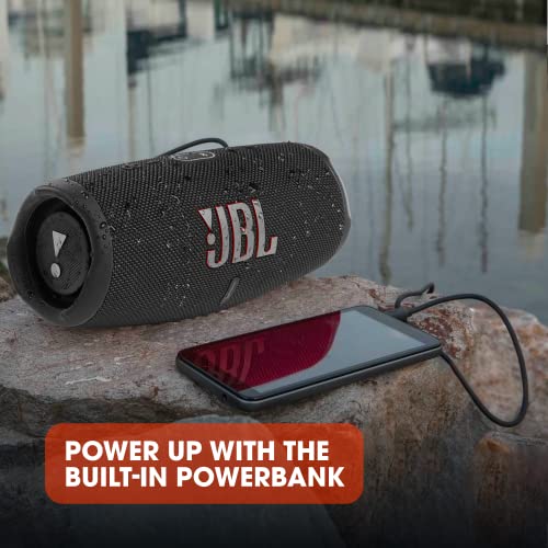 JBL Charge 5 Bluetooth-Lautsprecher in Schwarz – Wasserfeste, portable Boombox mit integrierter Powerbank und Stereo Sound – Eine Akku-Ladung für bis zu 20 Stunden kabellosen Musikgenuss - 5