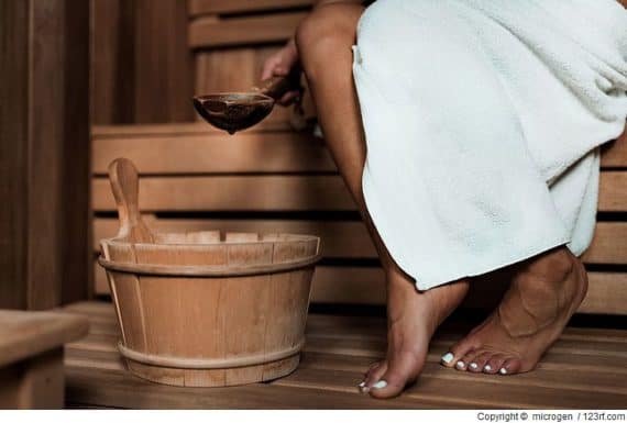 Naked or not? Etiquette and hygiene in the sauna