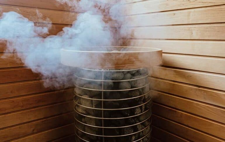 What effect does the sauna have on our respiratory system?