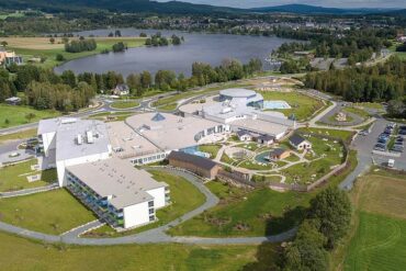 Siebenquell GesundZeitResort in herrlicher Seelage – viel Raum für wertvolle AusZeiten.