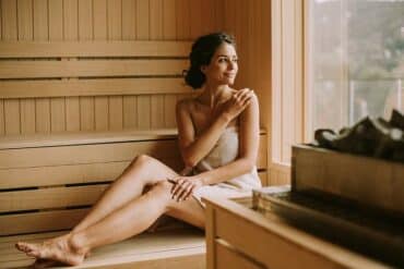 Why is the question of heat tolerance important in the sauna?